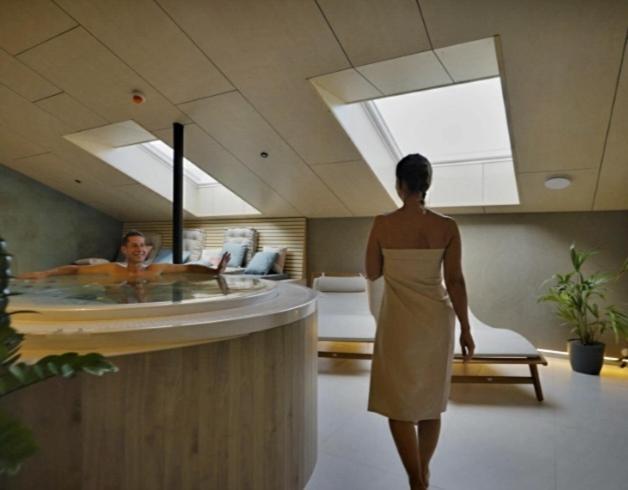 Hotel Dvorec トールミン エクステリア 写真