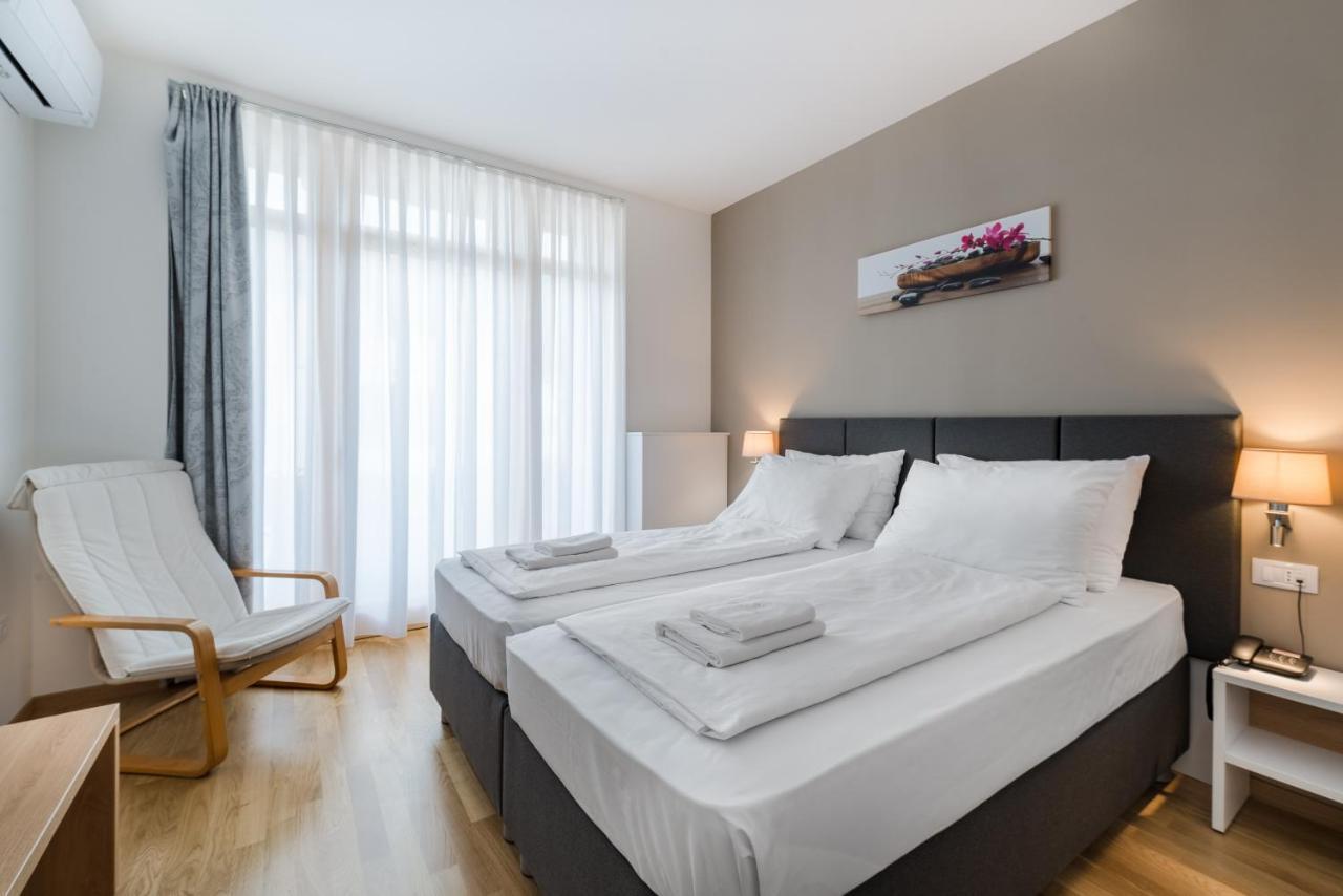Hotel Dvorec トールミン エクステリア 写真
