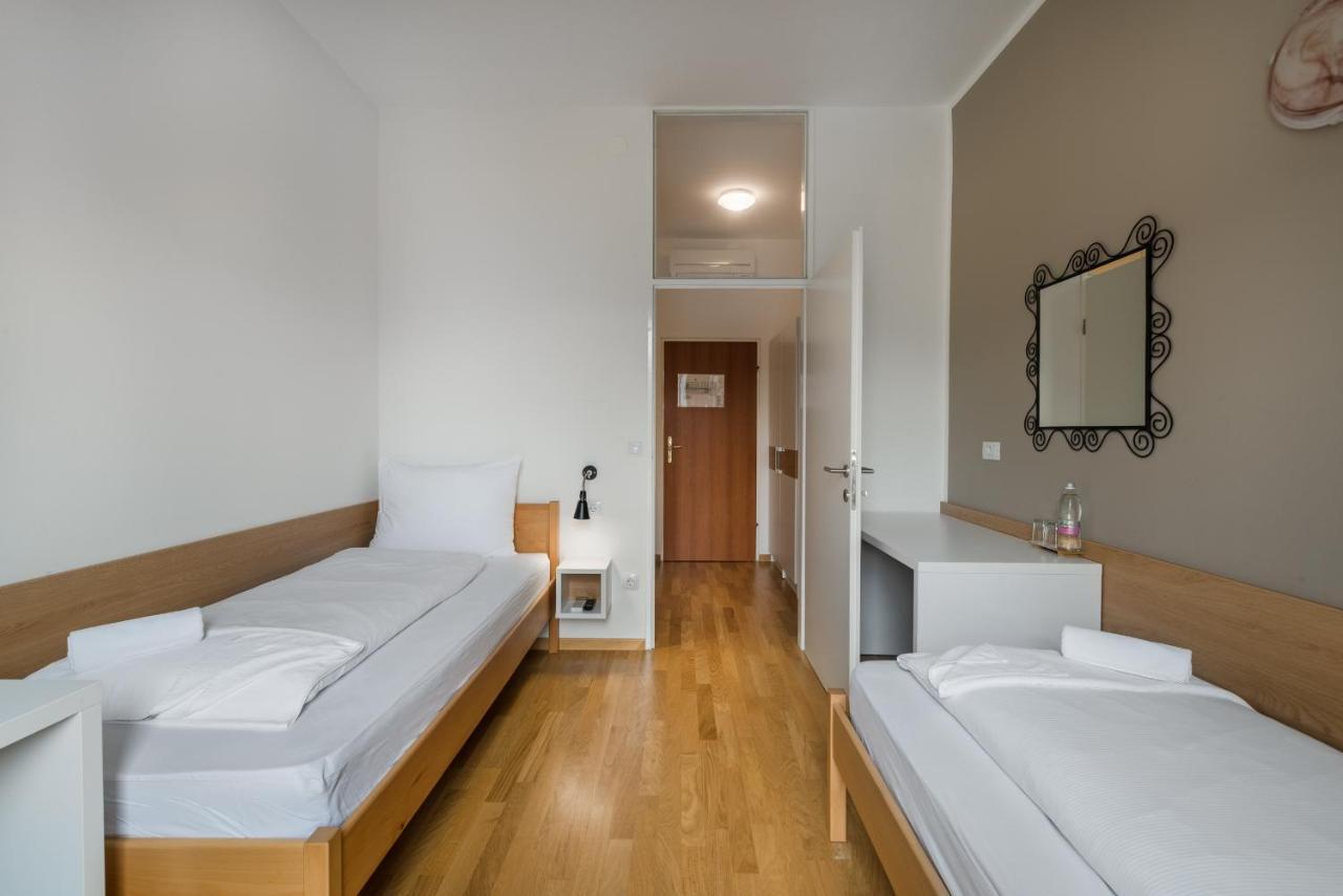 Hotel Dvorec トールミン エクステリア 写真