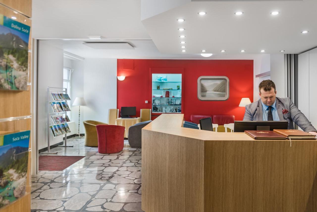 Hotel Dvorec トールミン エクステリア 写真