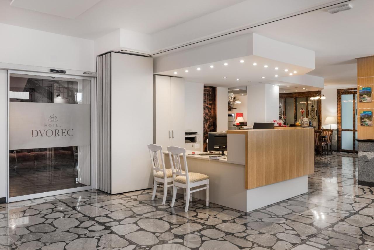 Hotel Dvorec トールミン エクステリア 写真